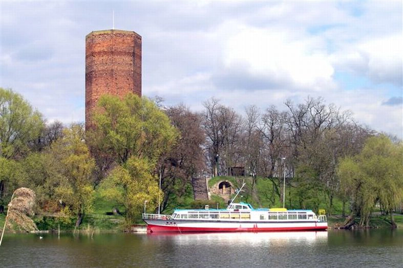 Mysia Wieża w Kruszwicy nad jeziorem Gopło